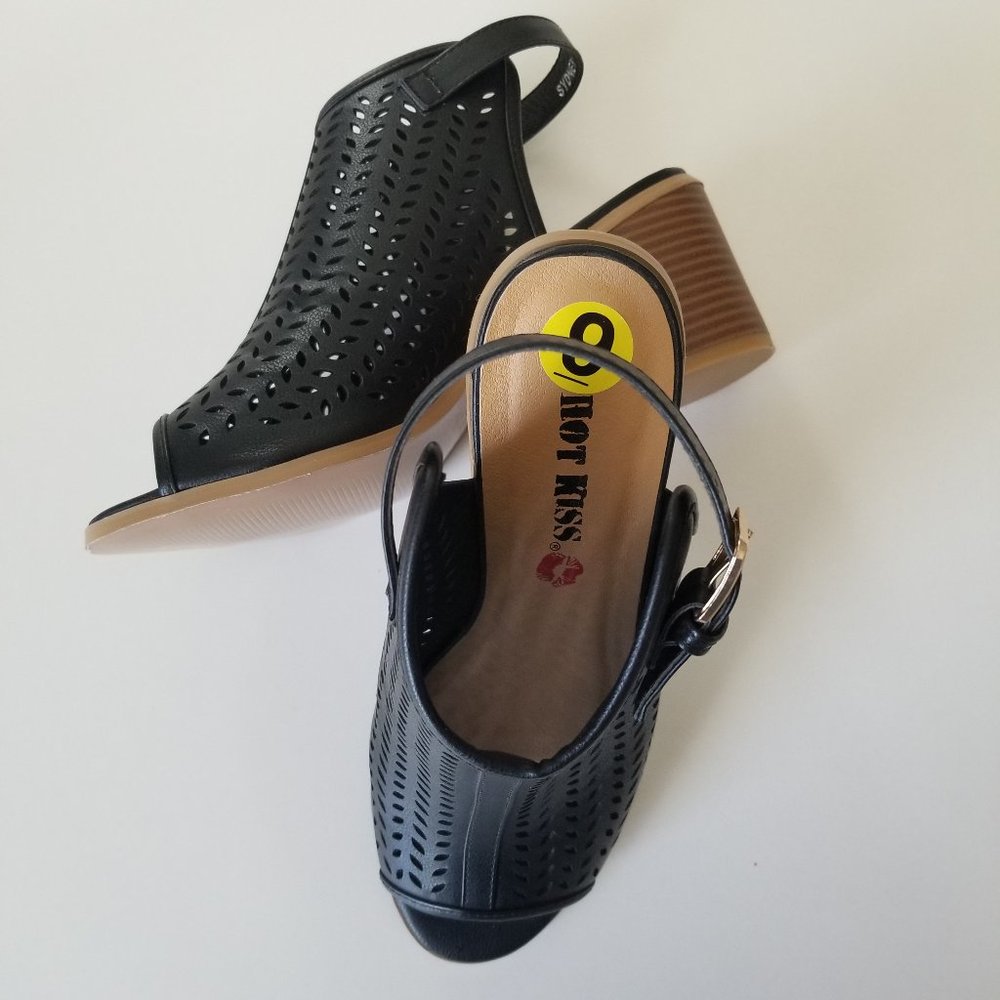 Hot Kiss Sydney Chunky Heel Sandals - Sz 9 - NWOT